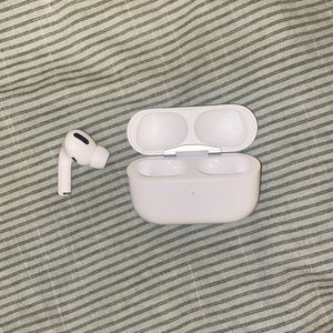 Apple airpods pro CASE AND LEFT BUD ONLY